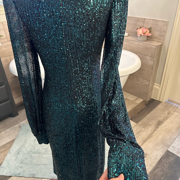 Ieena Mac Duggal Emerald Sequin Green Dress With Long Sleeves Gold Buttons 6 - Picture 10 of 15